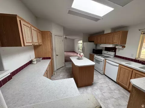Kitchen - 580 E 400 N, Spring City, UT 84662 photo 1 of 2