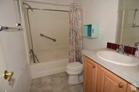 Bath - 580 E 400 N, Spring City, UT 84662 photo 1 of 3