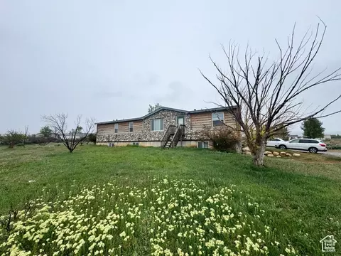 Exterior - 580 E 400 N, Spring City, UT 84662 photo 2 of 8