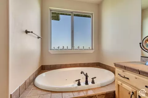 2116 E Falcon Ridge Dr, Draper, UT 84020 photo 19