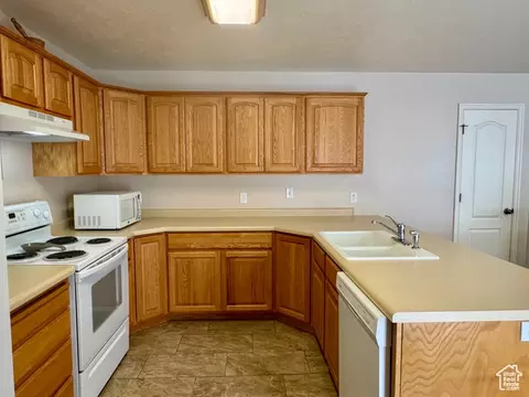 Kitchen - 445 Topaz Blvd #10, Delta, UT 84624 photo 2 of 5
