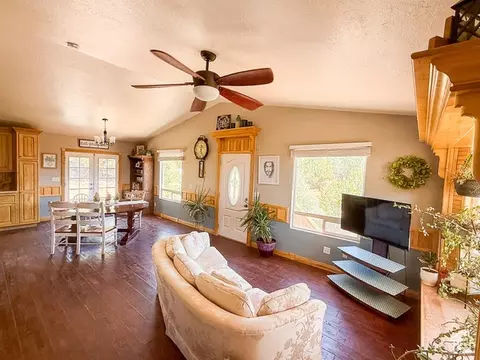 425 E Mule Deer Rd, Central, UT 84722 photo 4