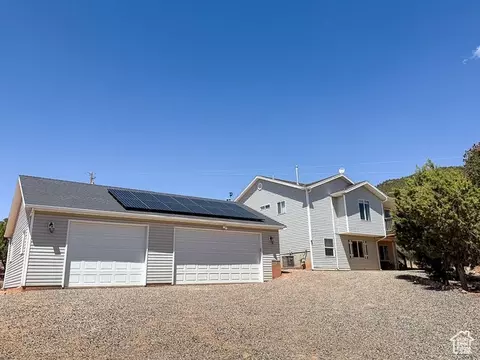 425 E Mule Deer Rd, Central, UT 84722