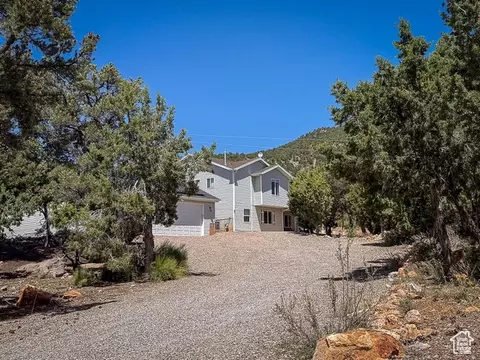 425 E Mule Deer Rd, Central, UT 84722 photo 2