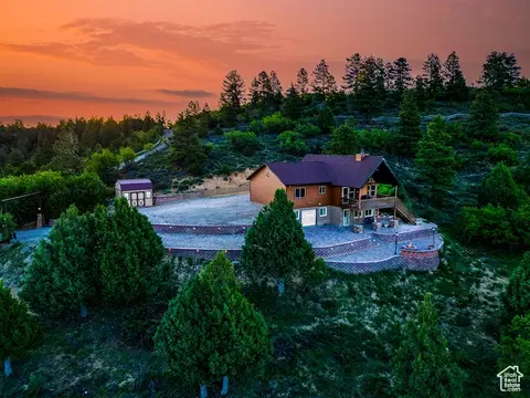 2595 Canyon View Dr, Duck Creek Village, UT 84762