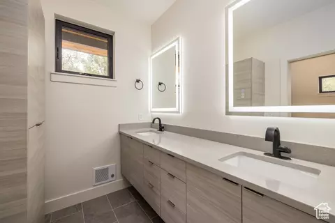 Bath - 214 S 200 E #1, Moab, UT 84532 photo 2 of 4