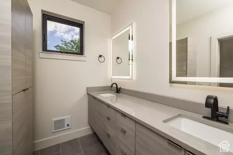Bath - 214 S 200 E #6, Moab, UT 84532 photo 2 of 4