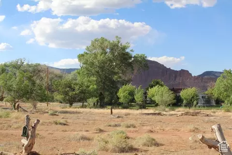 320 N N Ctr, Torrey, UT 84775