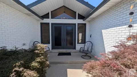 1584 E Petunia Way, Sandy, UT 84092