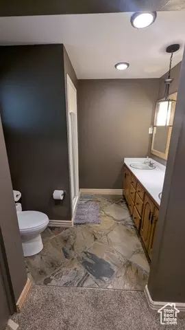 Bath - 1584 E Petunia Way, Sandy, UT 84092 photo 2 of 9