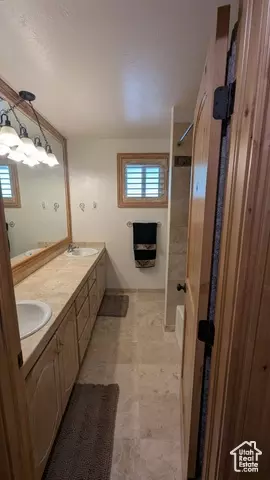 Bath - 1584 E Petunia Way, Sandy, UT 84092 photo 6 of 9