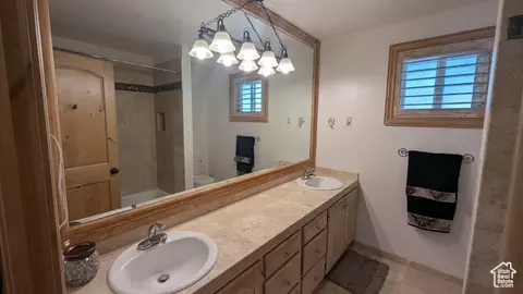Bath - 1584 E Petunia Way, Sandy, UT 84092 photo 4 of 9