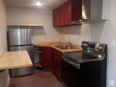 Kitchen - 1584 E Petunia Way, Sandy, UT 84092 photo 4 of 5