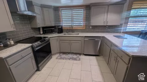 Kitchen - 1584 E Petunia Way, Sandy, UT 84092 photo 2 of 5