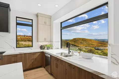 Kitchen - 2280 E Outlaw Rd #56, Hideout, UT 84036 photo 2 of 4