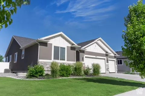 3867 N Chapman Dr, Eagle Mountain, UT 84005