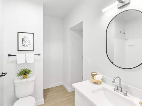 Bath - 404 E 5600 S, Murray, UT 84107 photo 3 of 3