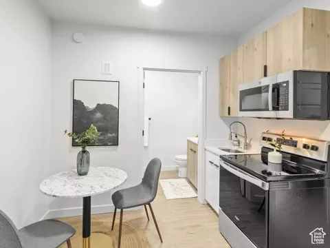 Kitchen - 404 E 5600 S, Murray, UT 84107 photo 3 of 4