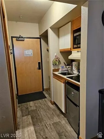 Bedroom - 223 Hunter Ridge Rd #E121, Brian Head, UT 84719 photo 2 of 9