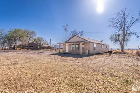 Exterior - 4340 W 5000 N, Delta, UT 84624 photo 2 of 4