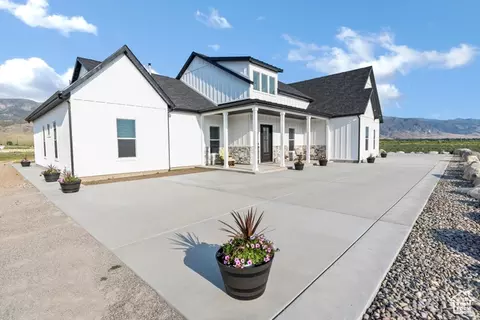 Exterior - 1952 N Sr 118, Monroe, UT 84754 photo 6 of 27