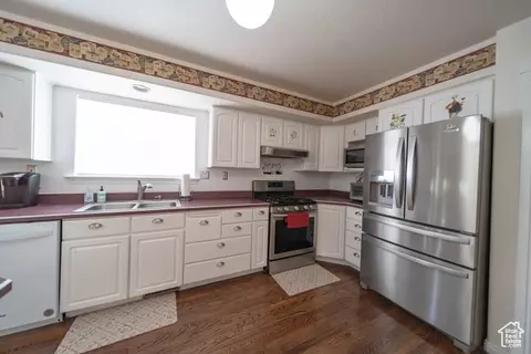 Kitchen - 190 E 600 N, Ferron, UT 84523 photo 2 of 3
