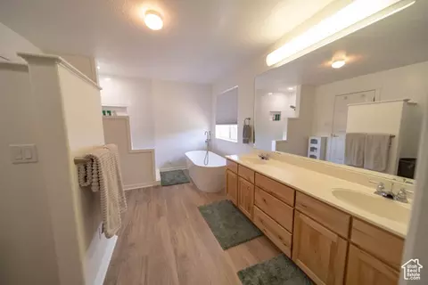 Bath - 190 E 600 N, Ferron, UT 84523 photo 2 of 7