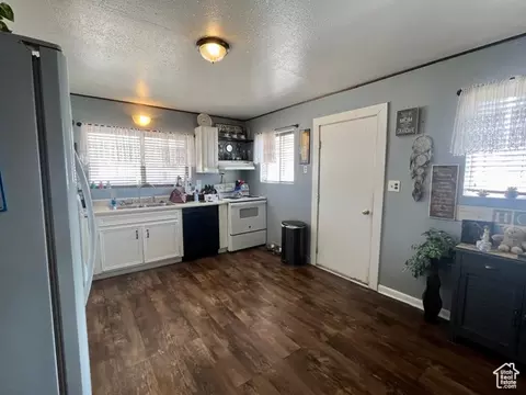 Kitchen - 221 E 200 N, Moab, UT 84532 photo 3 of 6