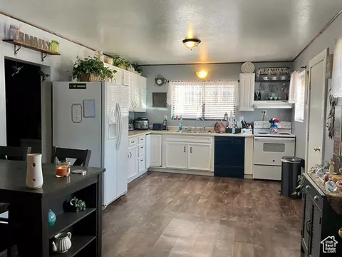 Kitchen - 221 E 200 N, Moab, UT 84532 photo 1 of 6