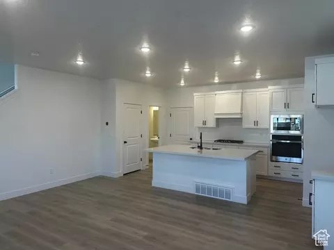 Kitchen - 22 S Starlight Ln, Mapleton, UT 84664 photo 2 of 3