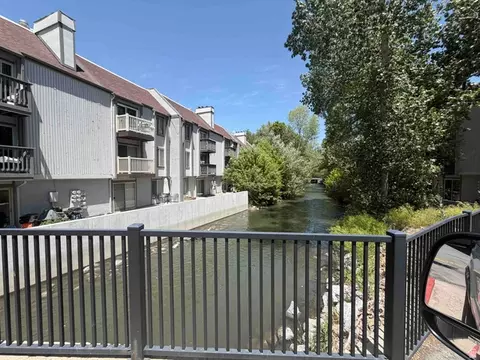 426 E Creekside Cir #B, Murray, UT 84107