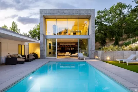 1497 S Devonshire Dr, Salt Lake City, UT 84108