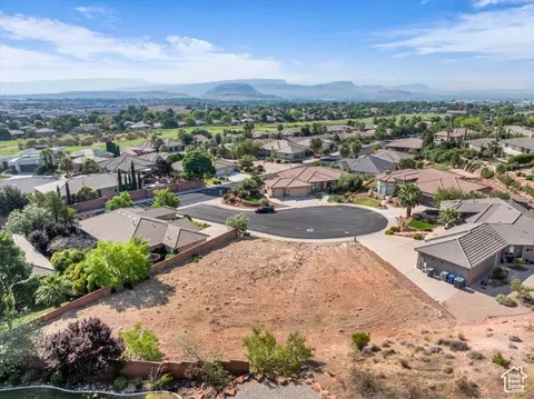 1086 W Montezuma Cir #6, Washington, UT 84780