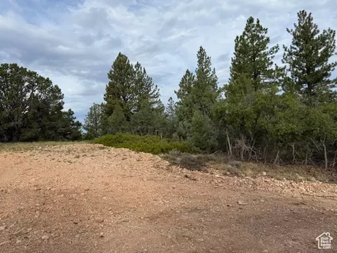 Crest Ct, Alton, UT 84710 photo 2