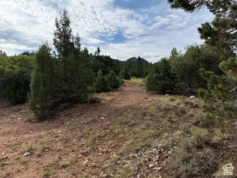 Crest Ct, Alton, UT 84710 photo 11
