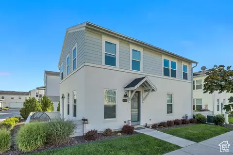 10577 S Redknife Dr W, South Jordan, UT 84009