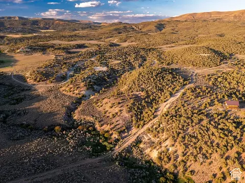 12536 E Solitude Dr, Lapoint, UT 84039 photo 2