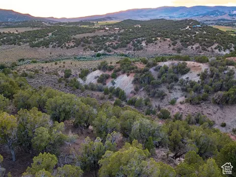 12536 E Solitude Dr, Lapoint, UT 84039 photo 10