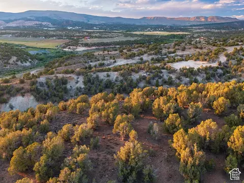 12536 E Solitude Dr, Lapoint, UT 84039