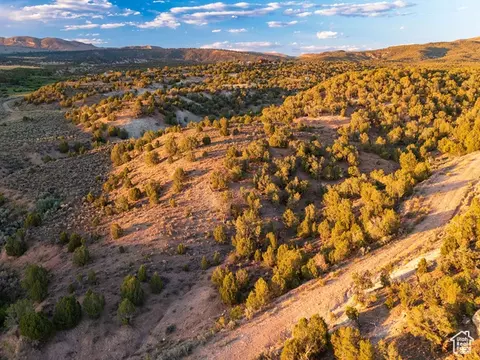 12536 E Solitude Dr, Lapoint, UT 84039 photo 5