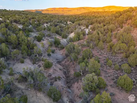 12536 E Solitude Dr, Lapoint, UT 84039 photo 4