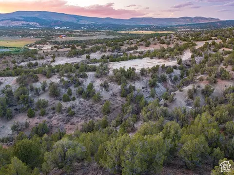 12536 E Solitude Dr, Lapoint, UT 84039 photo 9