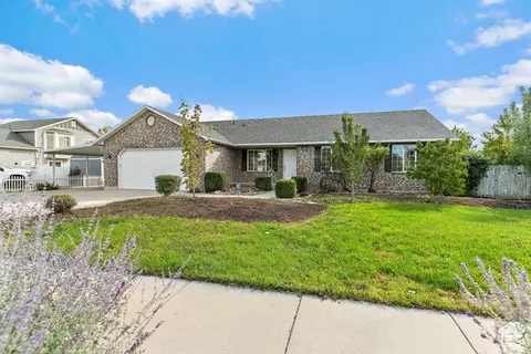 7721 S Sunset Cir W, West Jordan, UT 84084