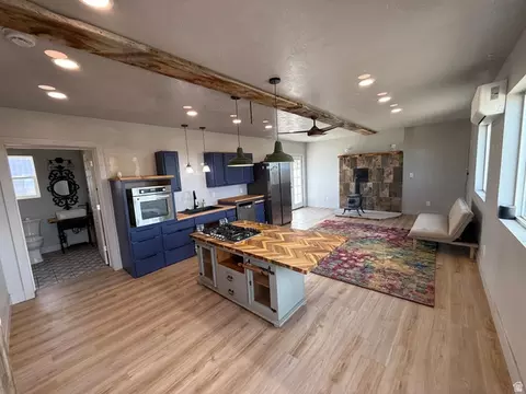 Kitchen - 14183 S High Mesa Loop, Duchesne, UT 84021 photo 2 of 4