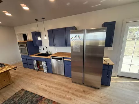 Kitchen - 14183 S High Mesa Loop, Duchesne, UT 84021 photo 3 of 4