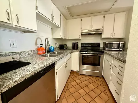 Kitchen - 472 E 7670 S, Midvale, UT 84047 photo 1 of 3