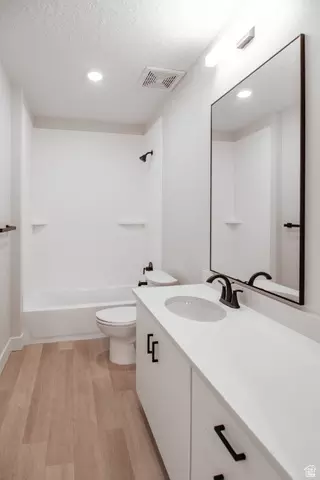 Bath - 346 E 200 S #A207, Moab, UT 84532 photo 2 of 3