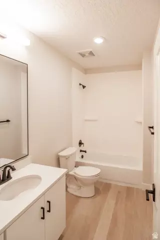 Bath - 346 E 200 S #A201, Moab, UT 84532 photo 1 of 1