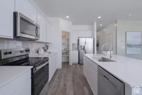 Kitchen - 126 E Clear Granite Way #103, Eagle Mountain, UT 84005 photo 4 of 5