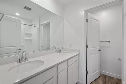 Bath - 126 E Clear Granite Way #103, Eagle Mountain, UT 84005 photo 3 of 4